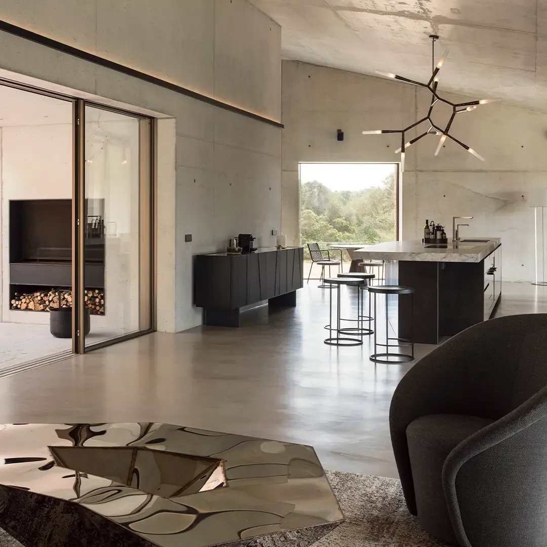 A double-height living and dining room with a seamless Baxab®Eco floor