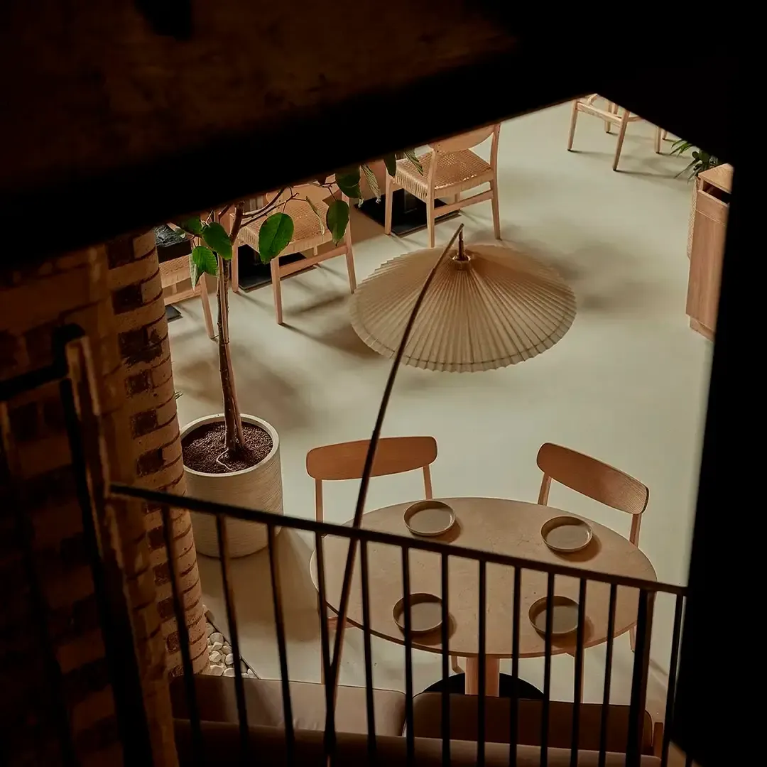 A terrace with a table and chairs on a seamless Baxab®Eco floor