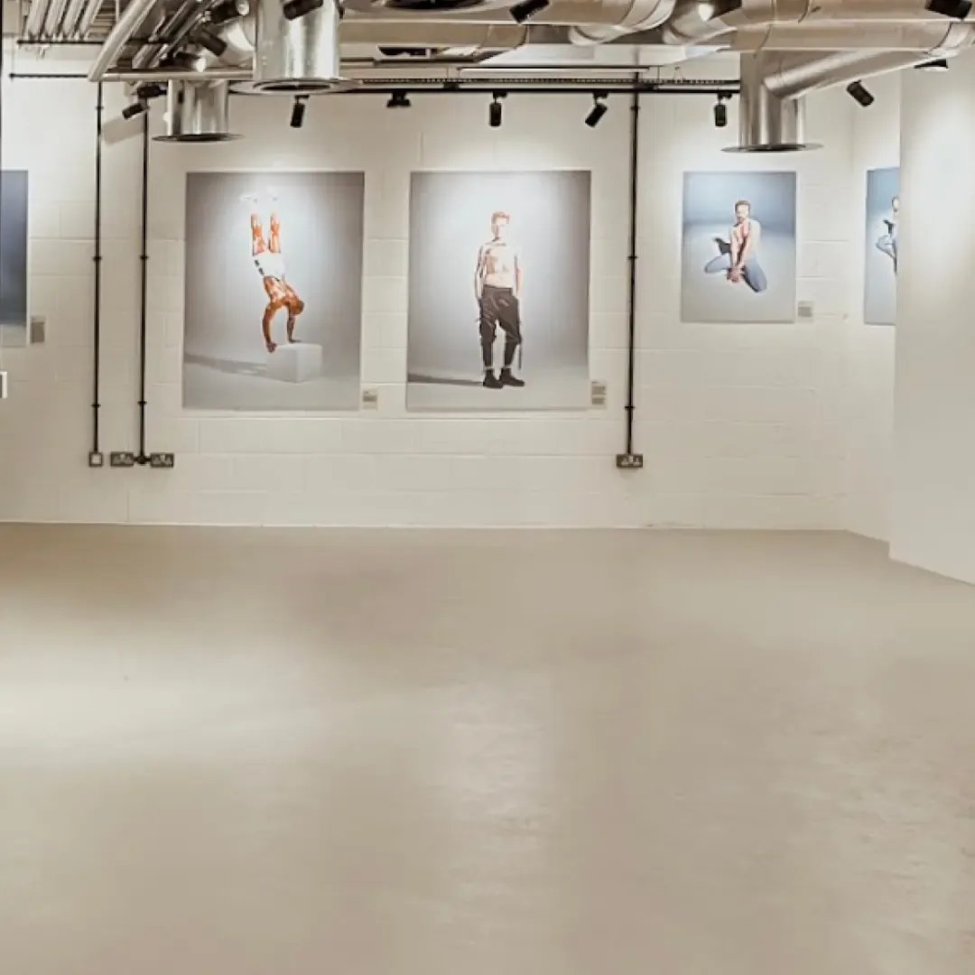 An exhibition space with a seamless Baxab®Eco floor