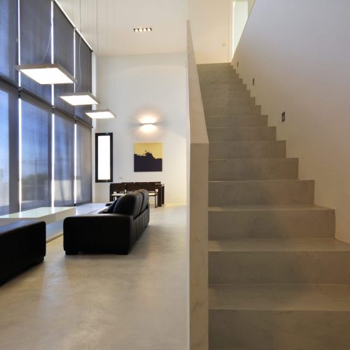 remodelacion-microcemento-baxab-casa-piso-suelo-escalera-color-perla-españa