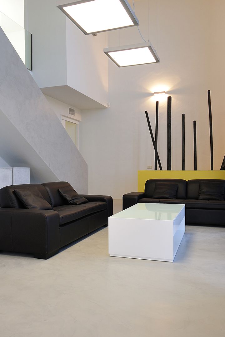 remodelacion-microcemento-baxab-living-pisos-color-blanco-españa